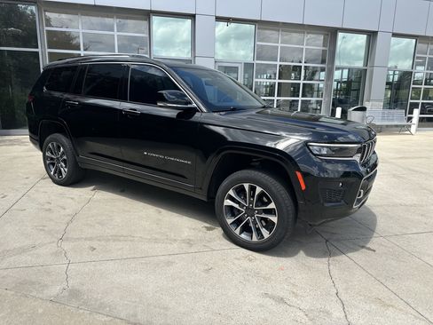 Used 2021 Jeep Grand Cherokee L Overland w/ Advanced Protech Group III AWD/4WD image 9