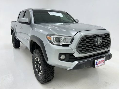 Used 2023 Toyota Tacoma TRD Off-Road w/ Technology Package AWD/4WD image 2