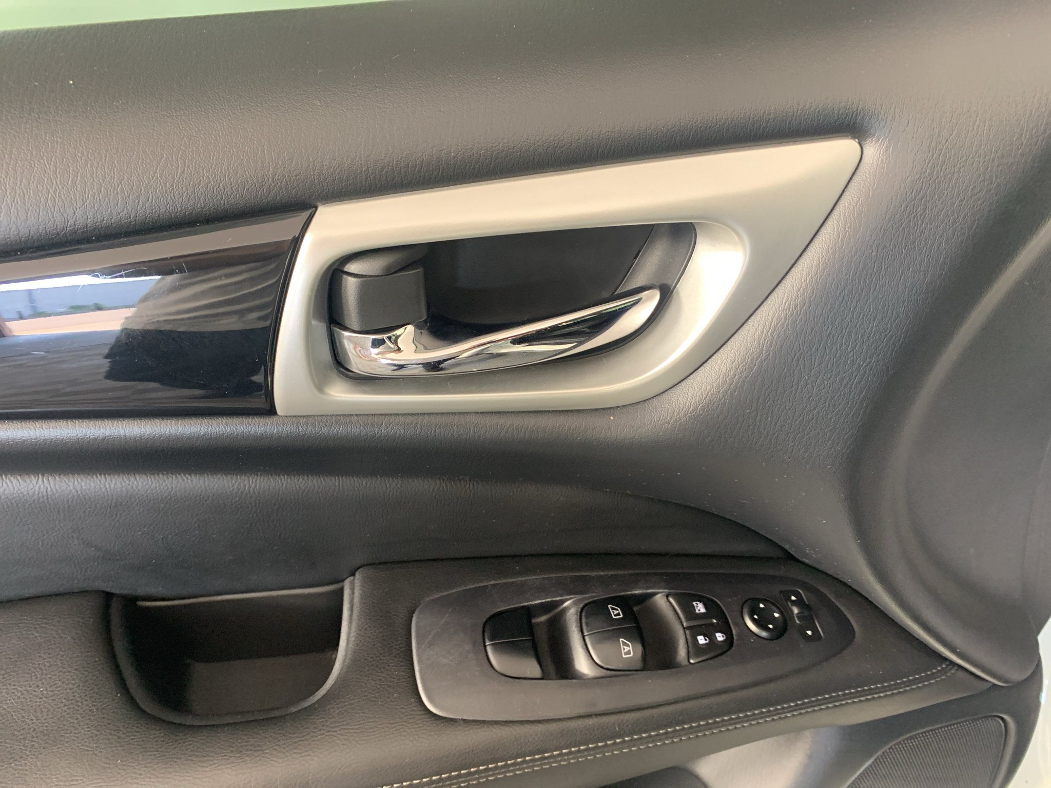 Used 2019 Nissan Pathfinder SV w/ Cargo Package FWD image 14