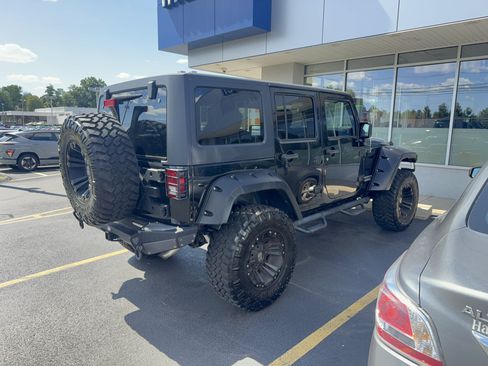 Used 2015 Jeep Wrangler Unlimited Sport w/ Quick Order Package 23S AWD/4WD image 3