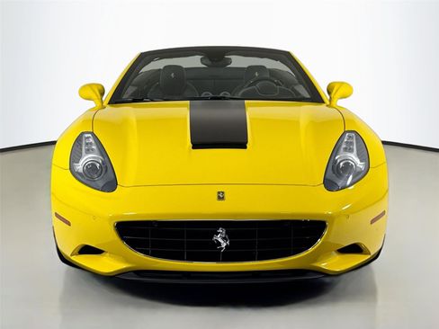 Used 2014 Ferrari California image 11