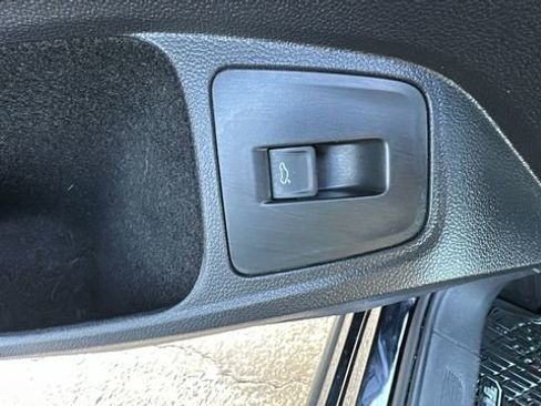 Used 2022 Volkswagen Tiguan SE image 22