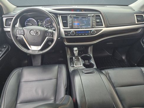 Used 2018 Toyota Highlander XLE image 14