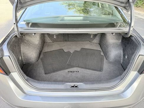 Used 2025 Nissan Altima 2.5 SV FWD image 33