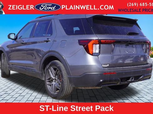 Used 2025 Ford Explorer ST-Line w/ ST-Line Street Pack image 3