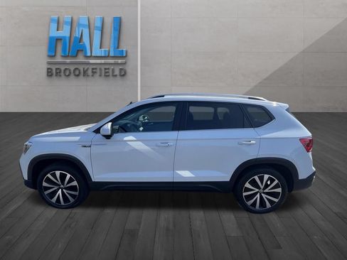 Certified 2022 Volkswagen Taos SE w/ Panoramic Sunroof Package AWD/4WD image 3