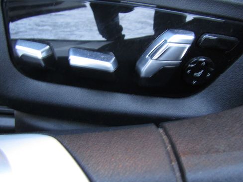 Used 2021 BMW 750i xDrive w/ Executive Package image 14