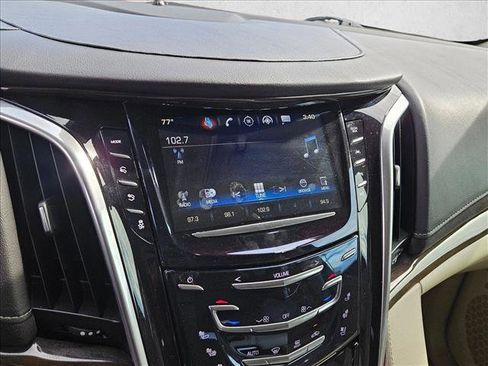Used 2020 Cadillac Escalade ESV Luxury image 12