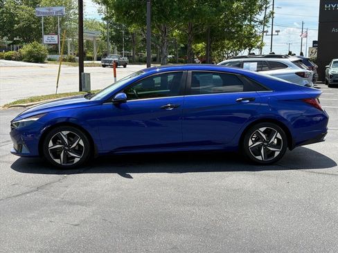 Used 2022 Hyundai Elantra SEL w/ Convenience + Premium Package FWD image 3