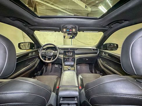 Used 2025 Jeep Grand Cherokee Altitude AWD/4WD image 29