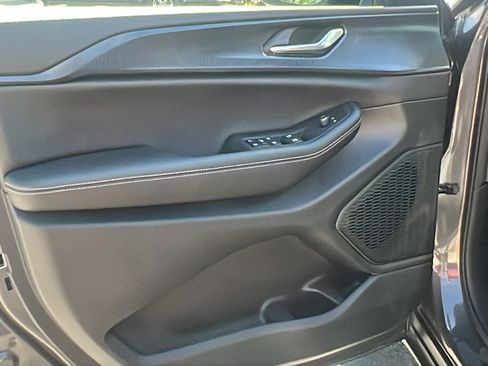 New 2025 Jeep Grand Cherokee Altitude image 13