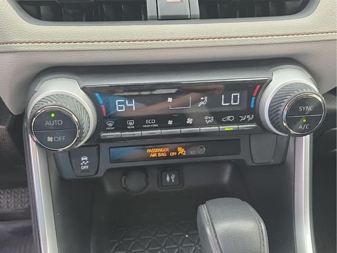 Used 2019 Toyota RAV4 XLE w/ Protection Package AWD/4WD image 18