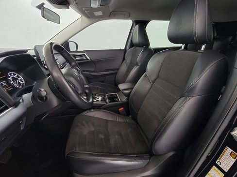 Used 2023 Mitsubishi Outlander SE image 14