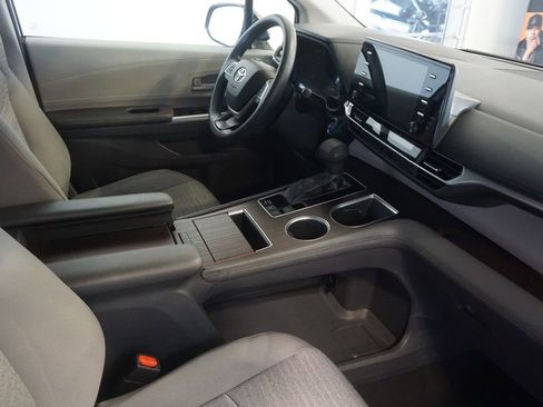 Used 2021 Toyota Sienna LE FWD image 21