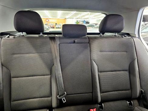 Used 2019 Volkswagen Golf S image 32