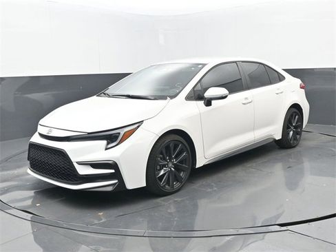 Used 2024 Toyota Corolla SE image 8