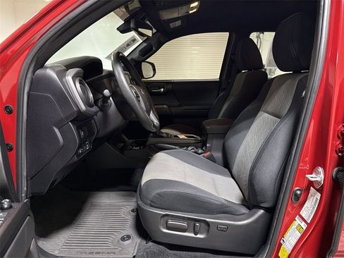 Used 2022 Toyota Tacoma TRD Sport image 19