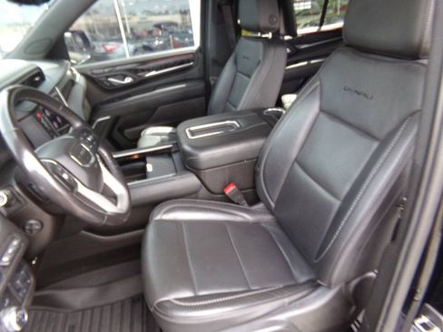 Used 2021 GMC Yukon Denali w/ Denali Ultimate Package AWD/4WD image 32