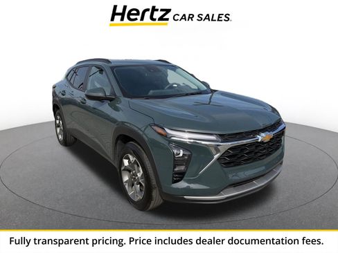 Used 2025 Chevrolet Trax LT FWD image 1