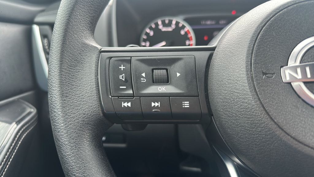 Used 2024 Nissan Rogue SV AWD/4WD image 20