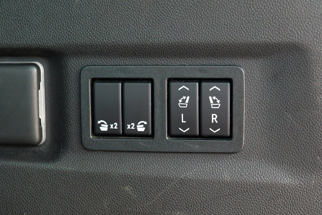 Used 2022 GMC Yukon XL Denali AWD/4WD image 62