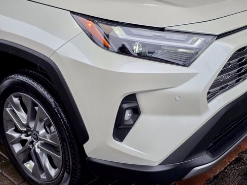 Used 2022 Toyota RAV4 Limited image 9