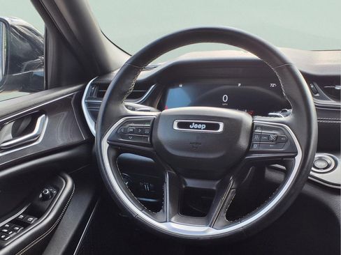 Used 2022 Jeep Grand Cherokee Altitude image 11