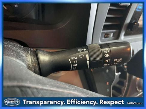 Used 2015 Toyota Sienna XLE Premium w/ Four Season Floor Mat Package image 27