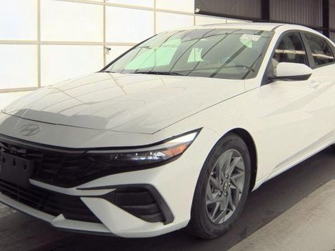 Certified 2024 Hyundai Elantra SEL image 1