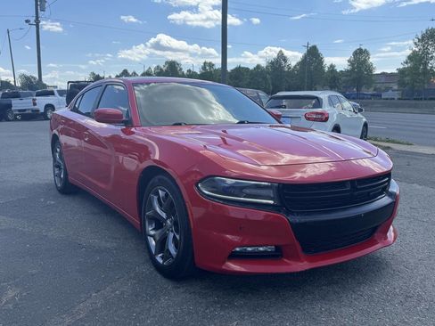 Used 2015 Dodge Charger SXT image 3