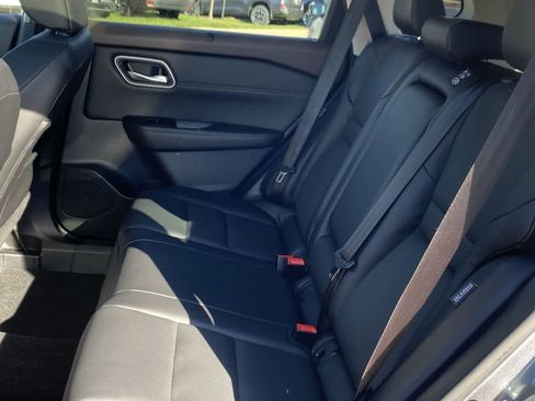 Used 2021 Nissan Rogue SV w/ Premium Package image 18