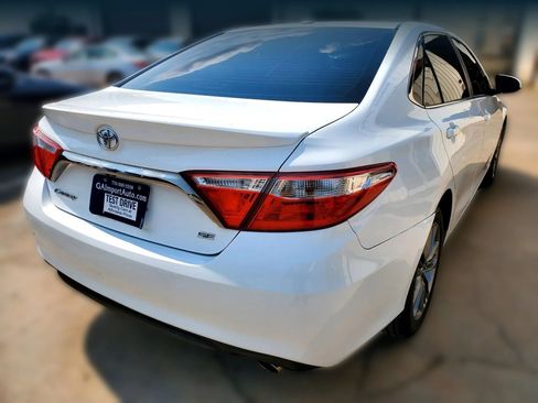 Used 2017 Toyota Camry SE FWD image 11