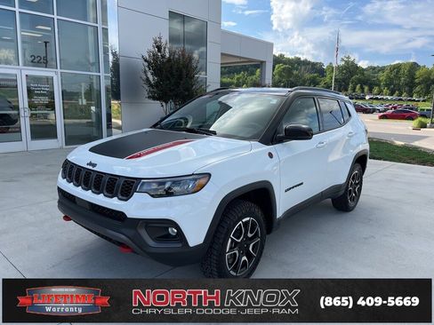 Used 2024 Jeep Compass Trailhawk image 1