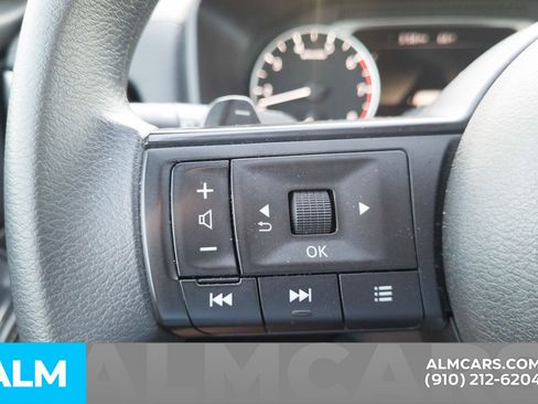 Used 2024 Nissan Rogue SV image 12