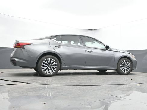 Used 2024 Nissan Altima 2.5 SV AWD/4WD image 30