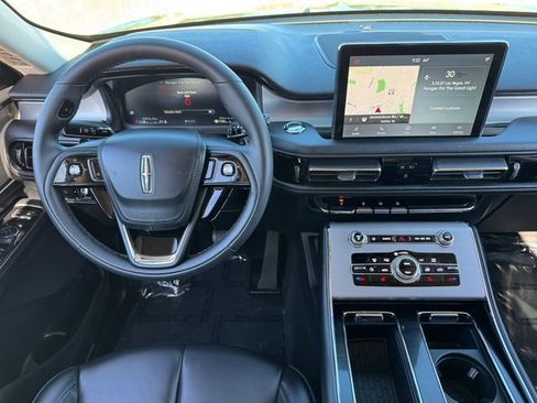 Used 2023 Lincoln Aviator AWD w/ Premium Package image 4