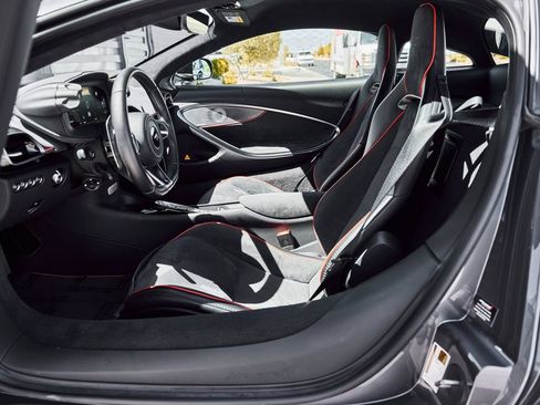 Used 2024 McLaren Artura RWD image 33