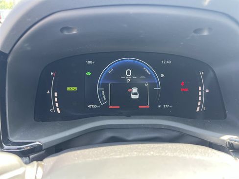 Used 2025 Toyota Camry SE FWD image 21