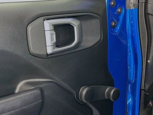 Used 2024 Jeep Gladiator Sport image 18