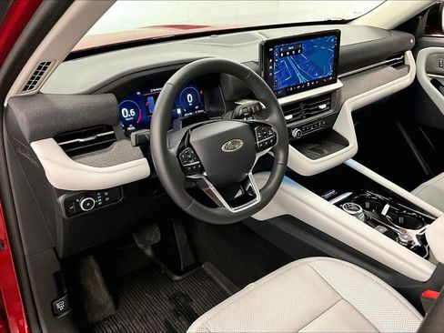 Used 2025 Ford Explorer Platinum w/ Ultimate Package AWD/4WD image 14