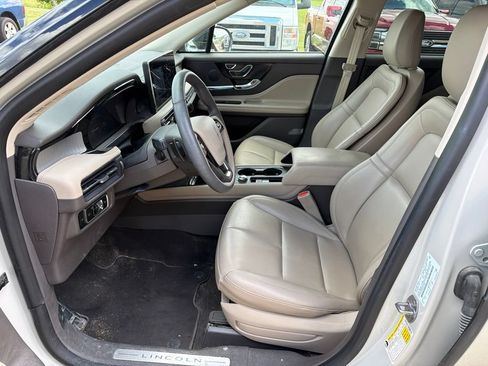Used 2024 Lincoln Corsair AWD image 9