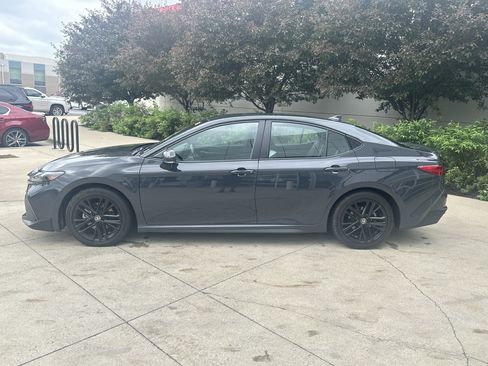 Used 2025 Toyota Camry SE w/ Convenience Package FWD image 9