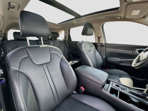 Certified 2024 Kia Sorento S w/ Panoramic Sunroof Package AWD/4WD image 30