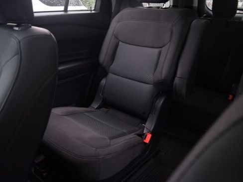 Used 2023 Ford Explorer XLT AWD/4WD image 15