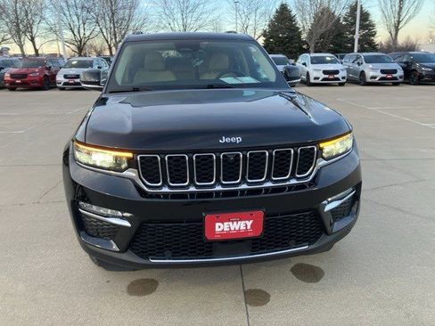 Certified 2022 Jeep Grand Cherokee Limited w/ Luxury Tech Group II image 2