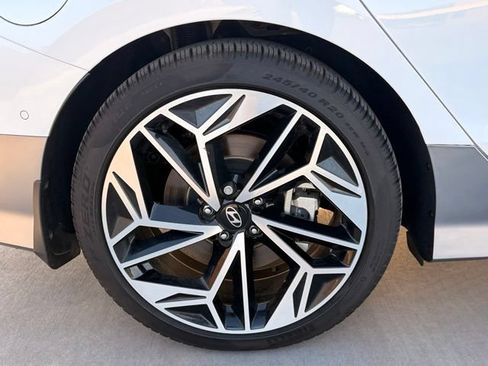 Used 2025 Hyundai Ioniq 6 Limited RWD image 5