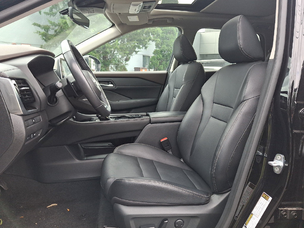 Used 2023 Nissan Rogue SL AWD/4WD image 16