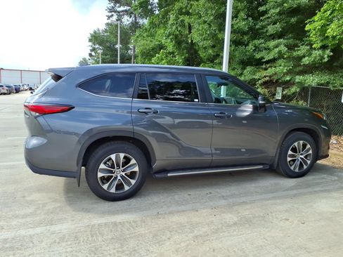 Used 2023 Toyota Highlander XLE image 8
