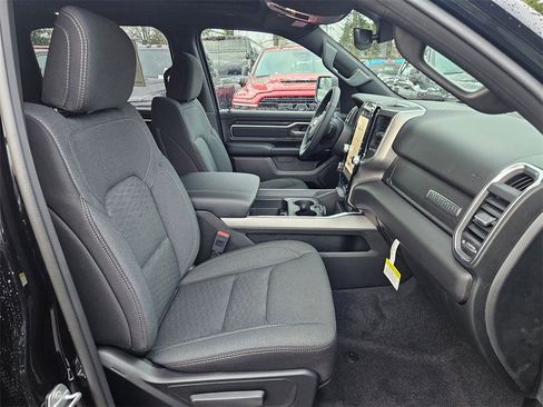 New 2026 RAM 1500 4x4 Crew Cab image 17