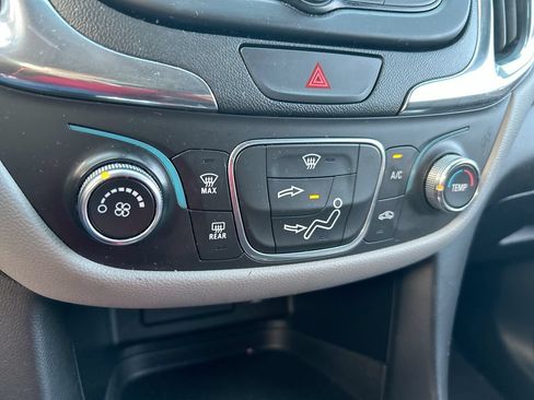 Used 2020 Chevrolet Equinox LS FWD image 22